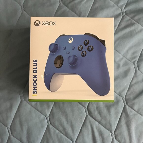 Brand New Xbox controller - Shocking Blue, Unopened